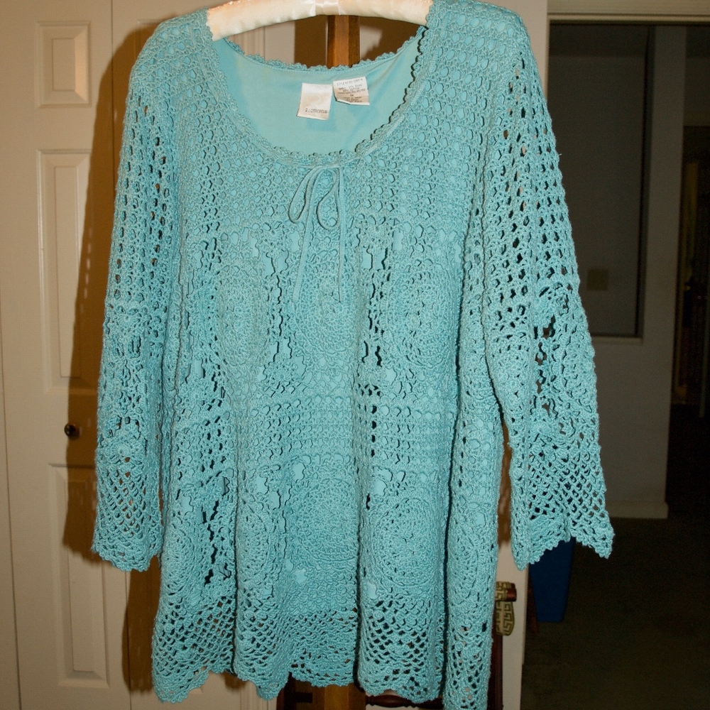 1x Pullover Crochet Sweater in Women